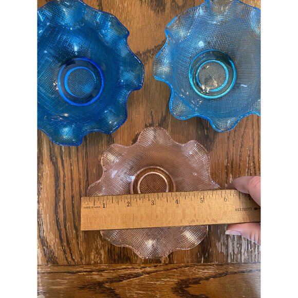 Set Of 3 Vintage Colony Blue & Pink Ruffled Waffle Glass Bowls - Picture 3 of 10